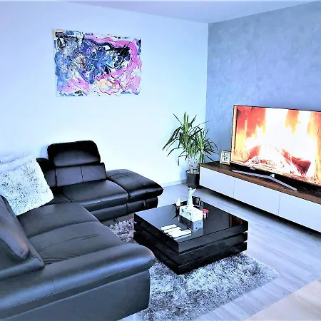 Centre Apartment *